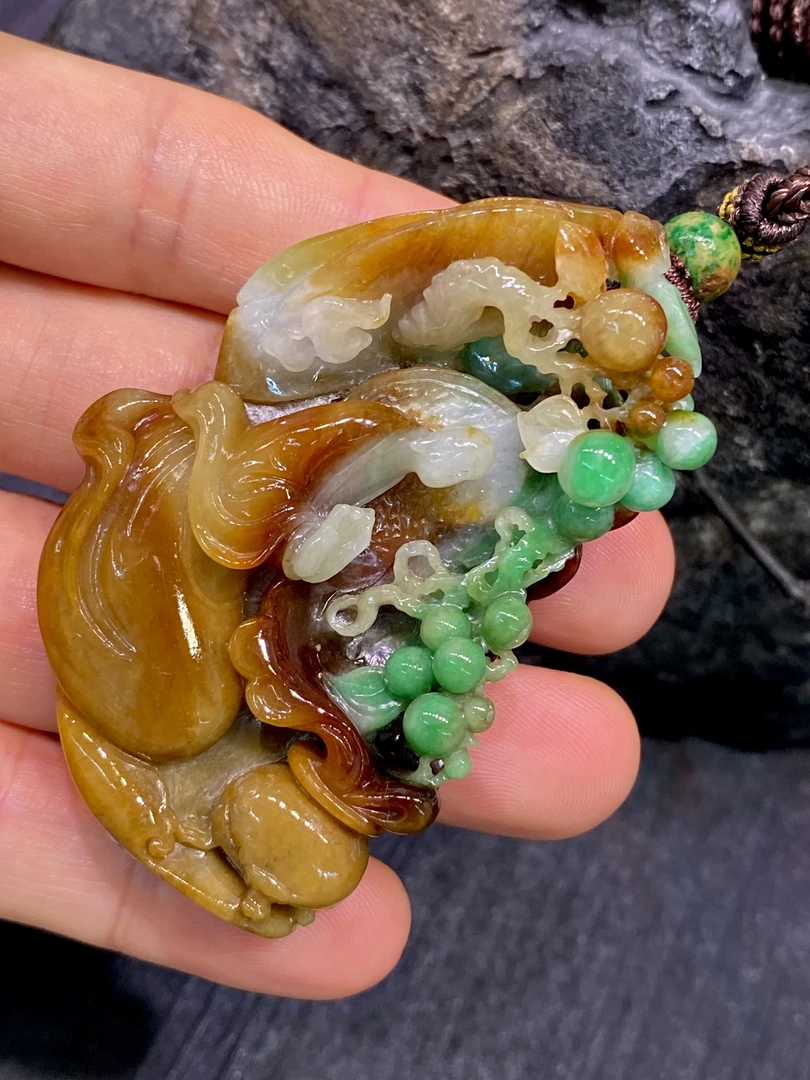 三彩翡翠普渡众生吊坠