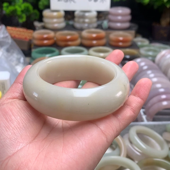 石英质玉（佘太翠）未镶嵌手镯58.5