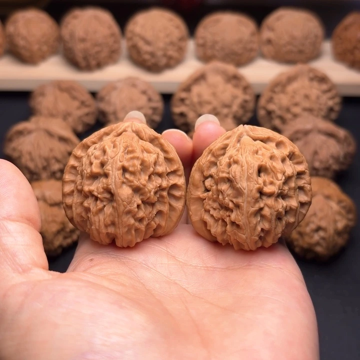 文玩核桃把件40三角白