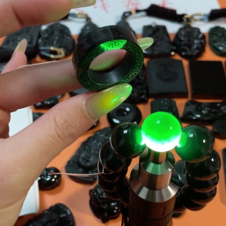 翡翠颈饰未镶嵌忠*