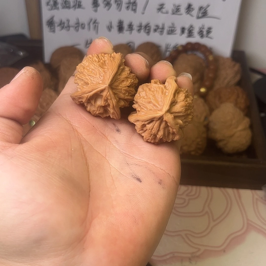 文玩核桃吊坠三棱
