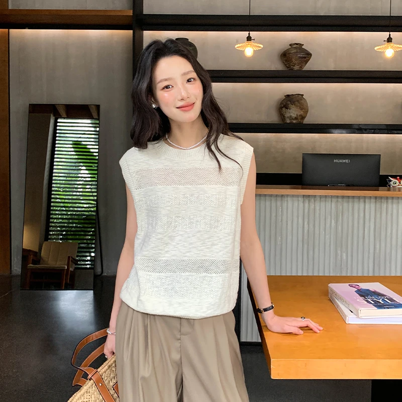 Hello2025夏季新款气质浮雕提花肌理镂空圆领背心女M1090