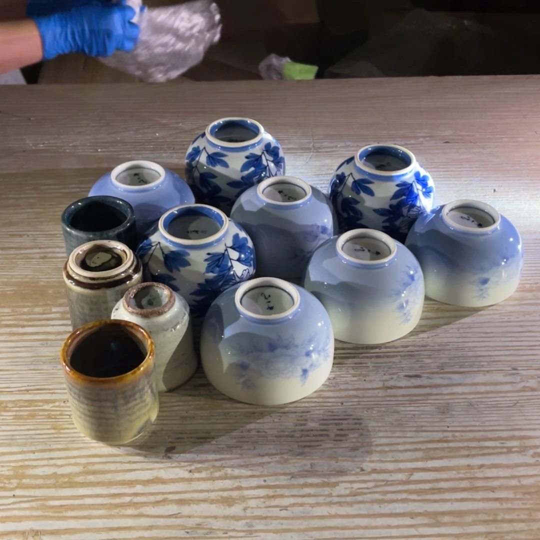 瓷片l****6密密麻麻地排列着一