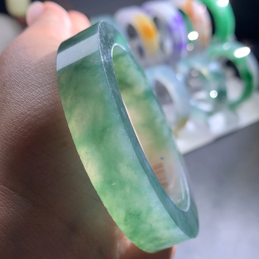 定制翡翠未镶嵌手镯