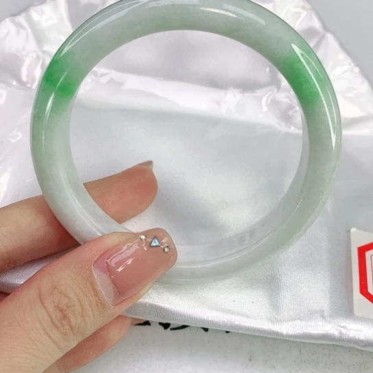 翡翠手镯未镶嵌世****琼天然翡翠A货128