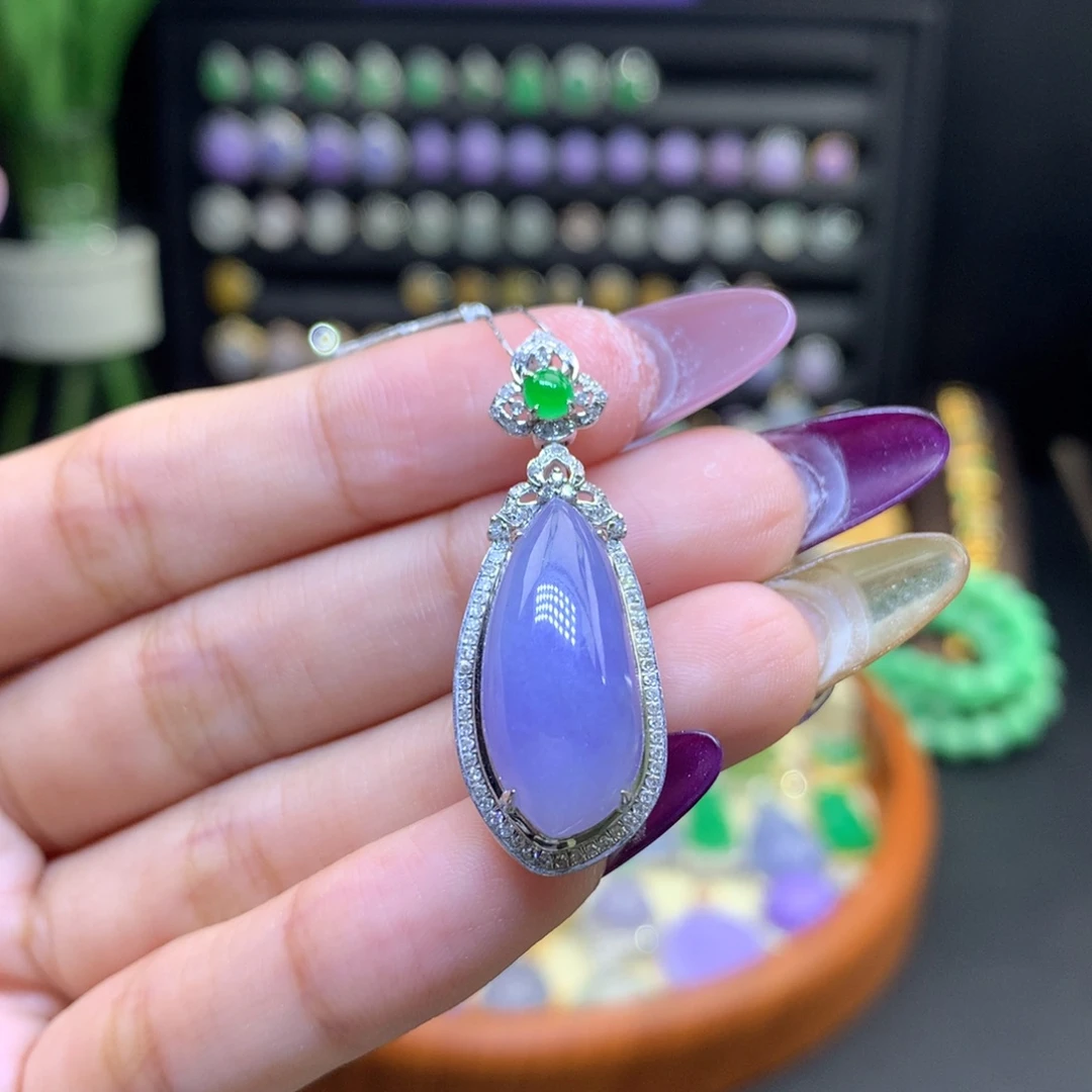 颈饰18K金镶嵌翡翠