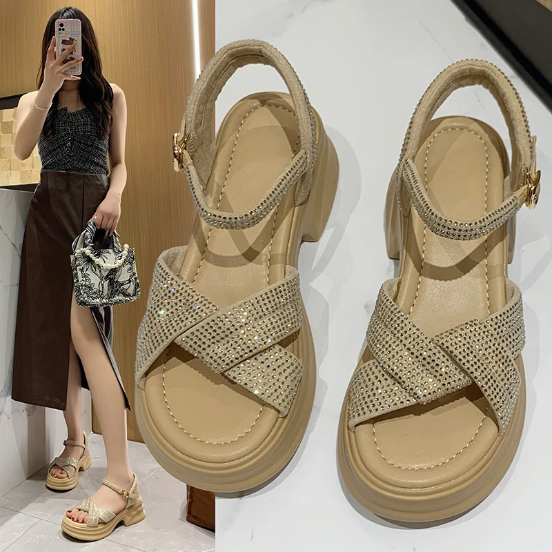 2025夏季新款一字带凉鞋一字式扣带中跟厚底小个子学生水钻女