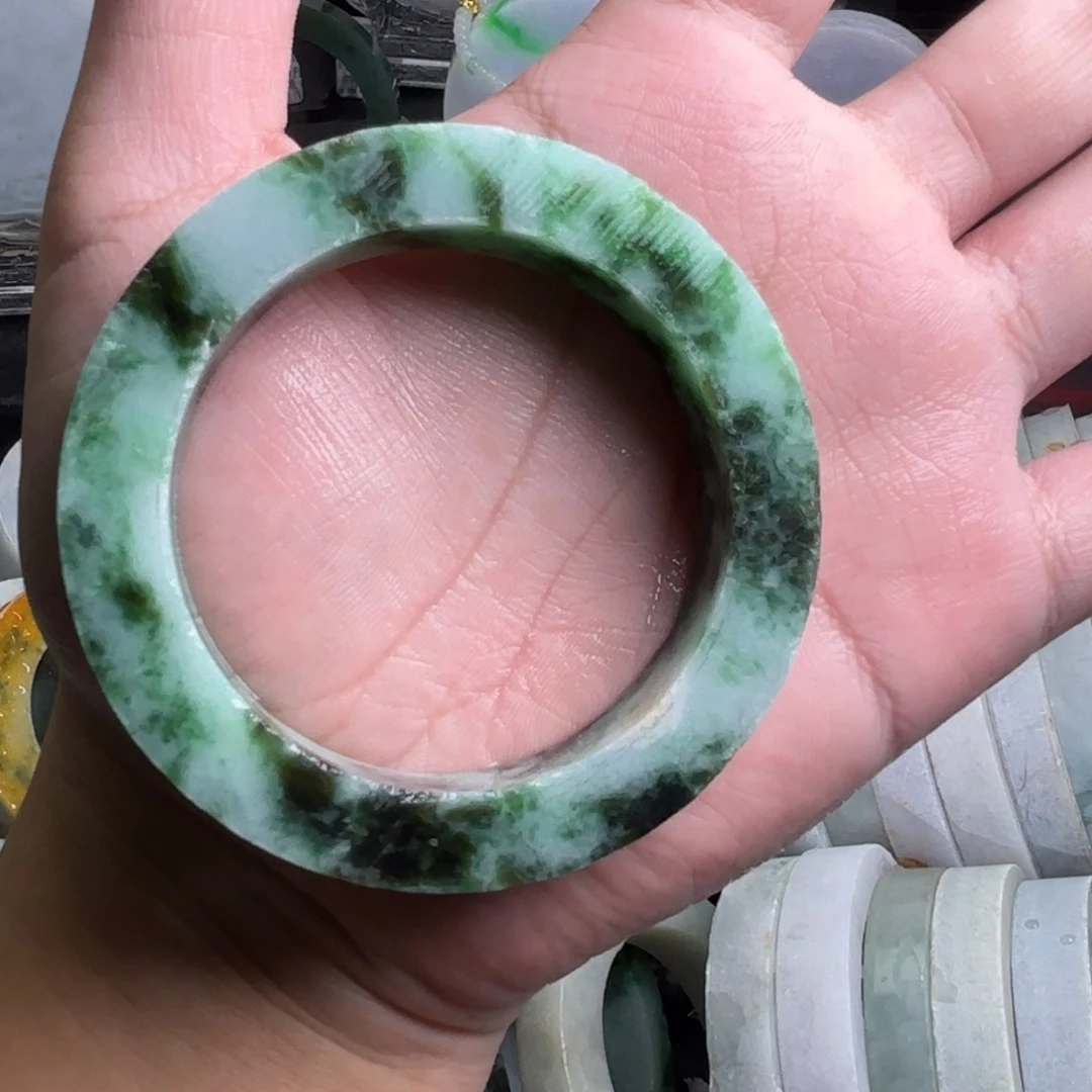 J***.定制翡翠未镶嵌翡翠手镯定制