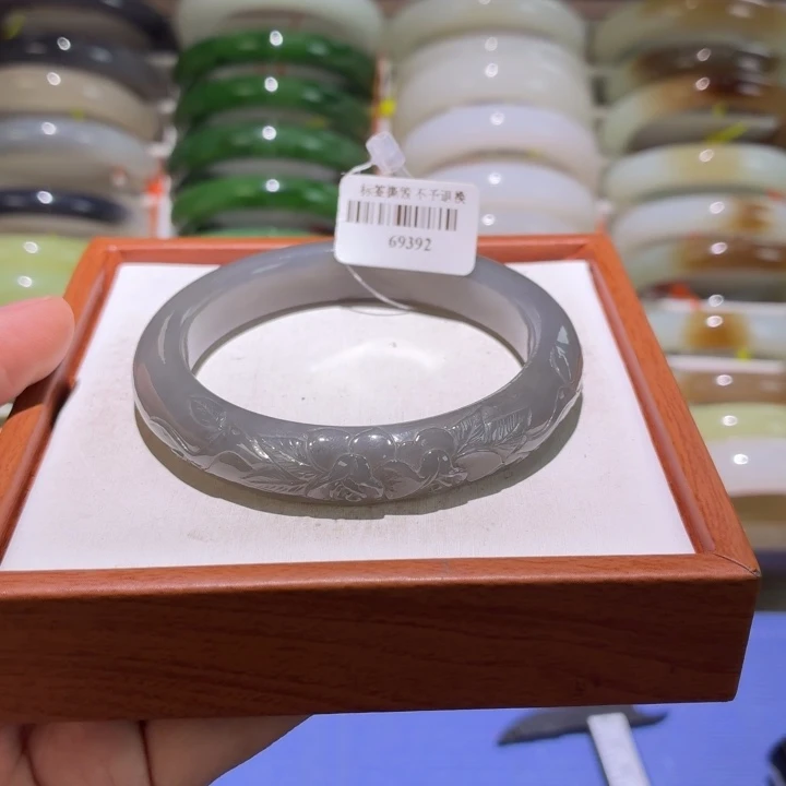 和田玉未镶嵌手镯52+