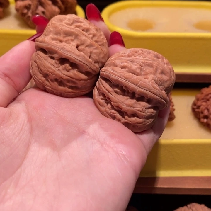 文玩核桃吊坠元宝