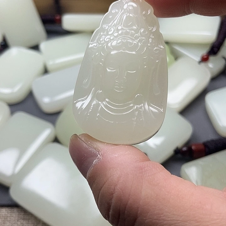 和田玉未镶嵌颈饰