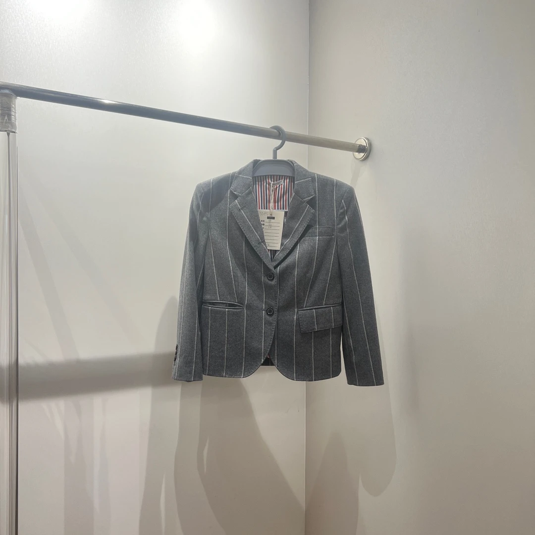 99新 THOMBROWNE ss392/灰色条纹翻领长袖西装外套 38码 羊毛