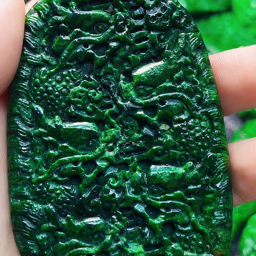 颈饰18K金镶嵌翡翠