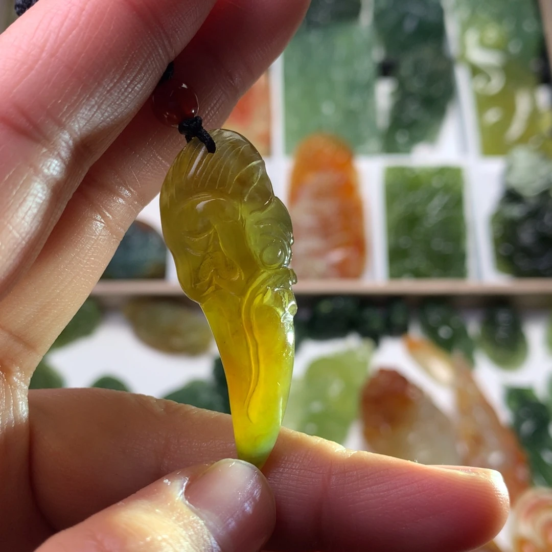 蛇纹石玉未镶嵌挂件龙牙