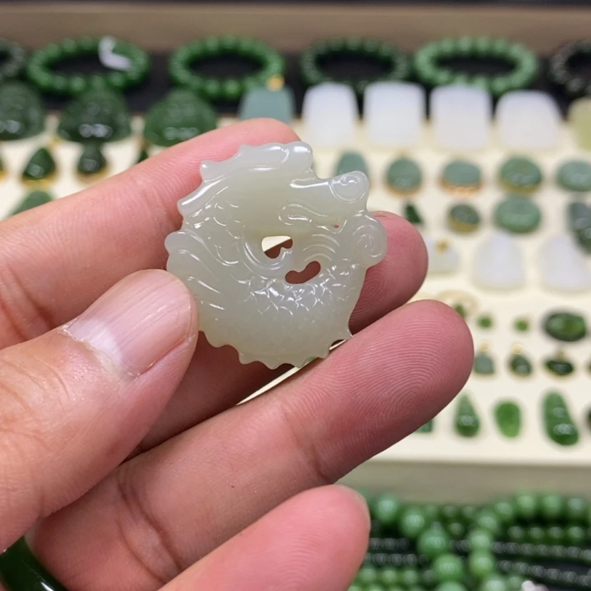 【闪购商品】颈饰未镶嵌和田玉