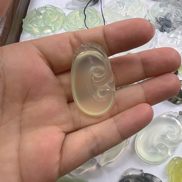 岫玉未镶嵌吊坠(不含链)张*禹