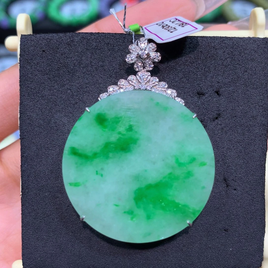 翡翠18K金镶嵌颈饰翡翠