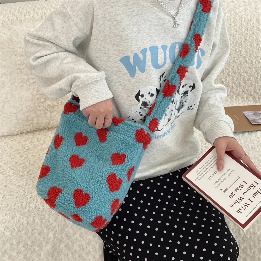 杨11【Queens】韩国秋冬毛绒复古斜挎包女士水桶包单肩包