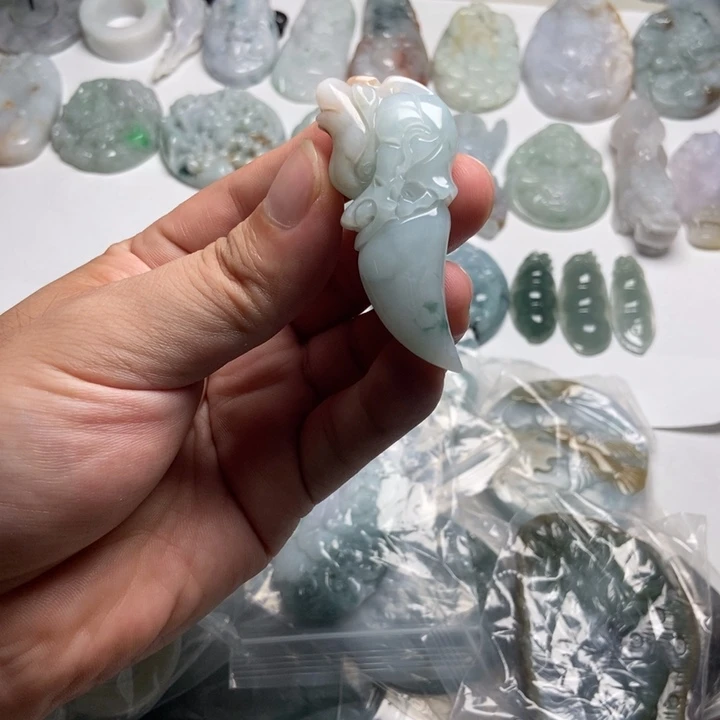 翡翠未镶嵌颈饰龙牙28