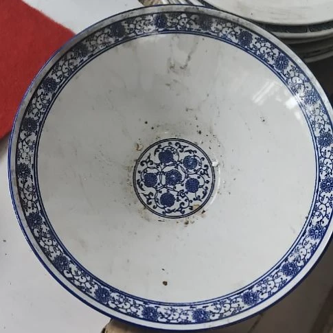 瓷片瓷片,各种摆件,均有瑕疵。沙锅!