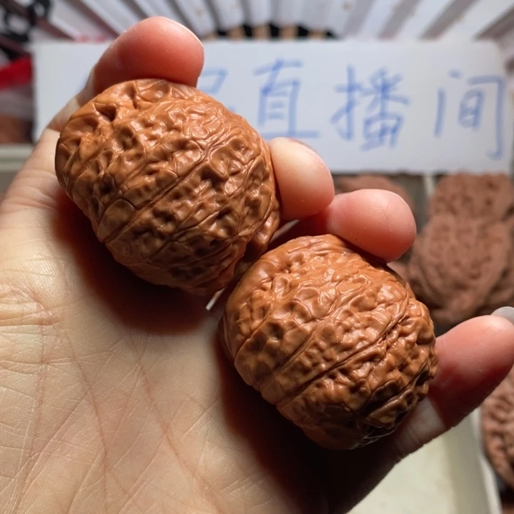 文玩核桃吊坠周**绕南瓜墩