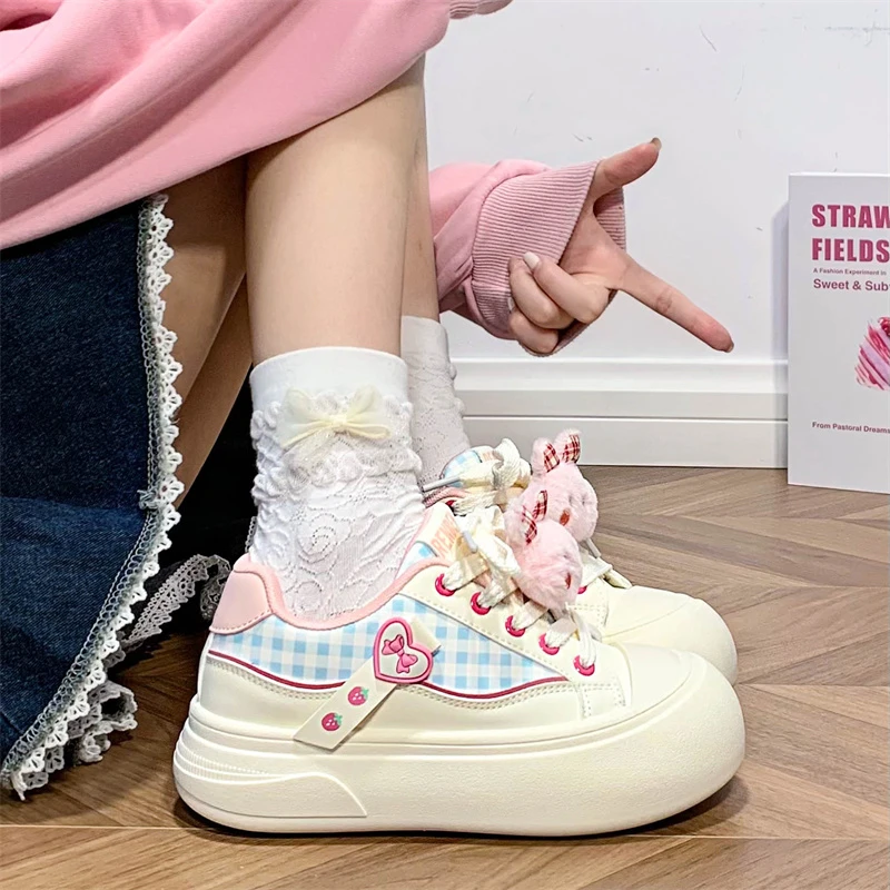 人本超火皮面加绒小白鞋女2025冬季新款厚底板鞋学生百搭休闲鞋女