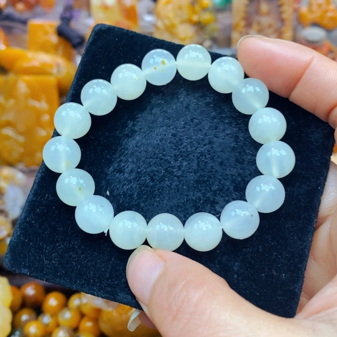 未镶嵌石英质玉（黄龙玉）颈饰