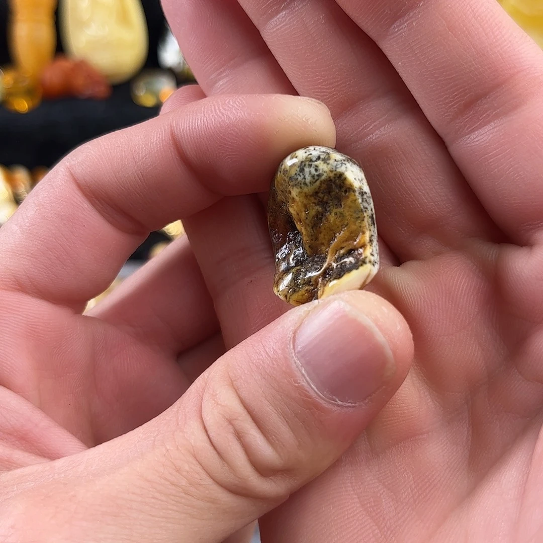 蜜蜡未镶嵌珠宝奇石