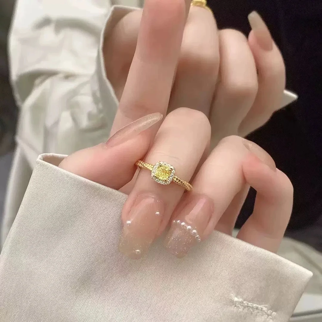 铜合金合成锆石戒指 轻奢超闪小方糖活口调节戒指女精致高级感