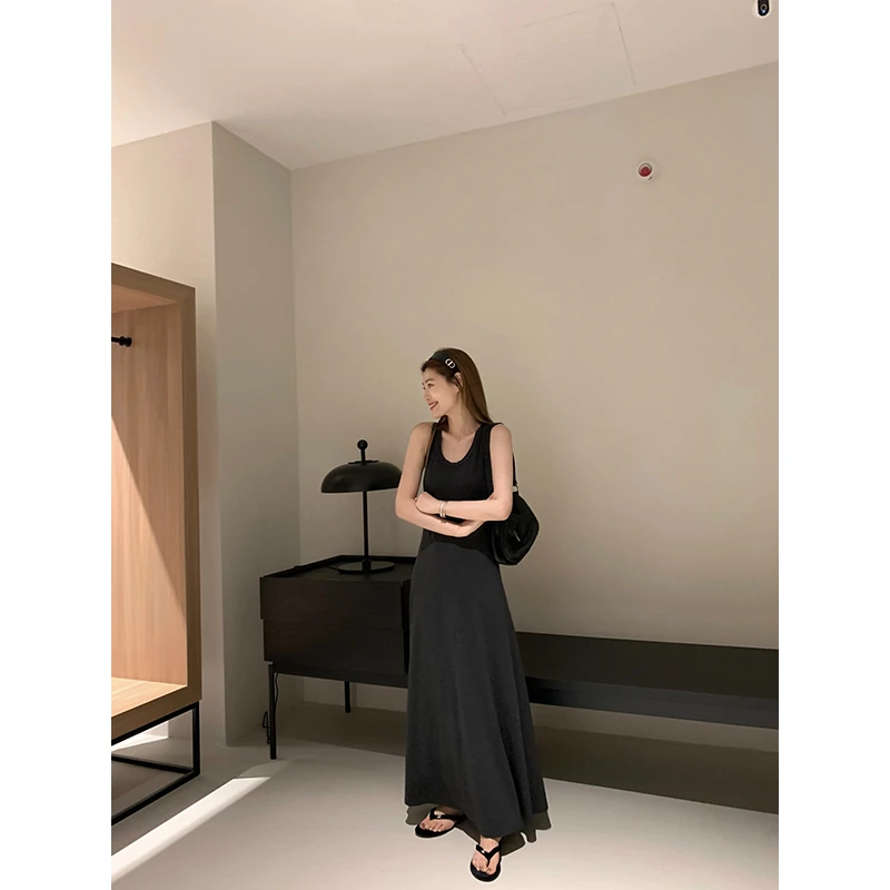 小君君布兰妮 纸片人/极简懒人u领背心连衣裙250135