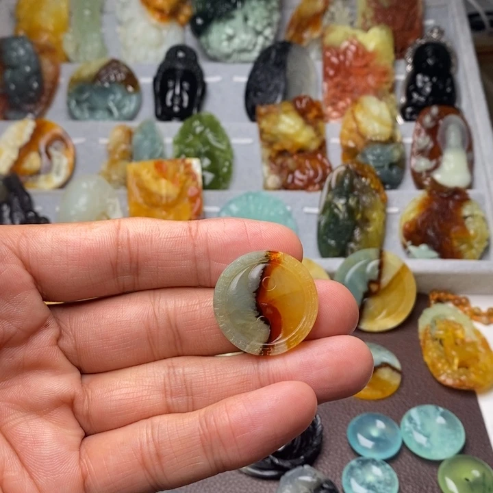 蛇纹石玉未镶嵌颈饰星*雨