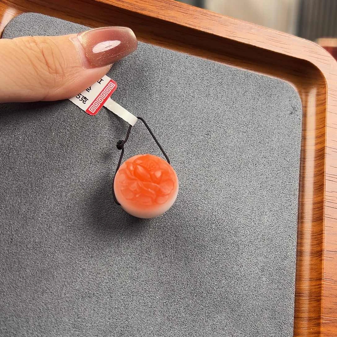 南红玛瑙吊坠未镶嵌