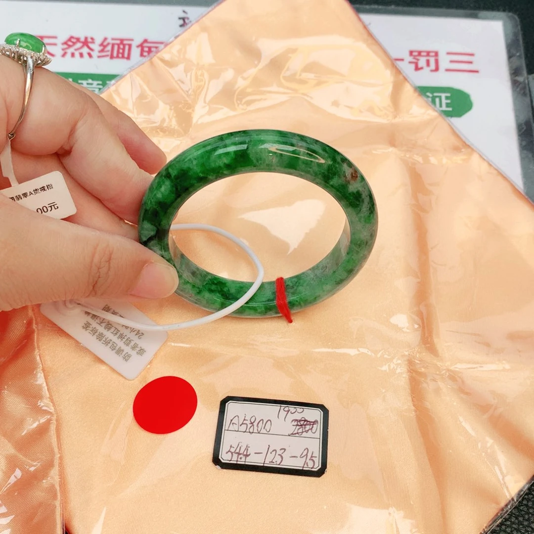 翡翠手镯未镶嵌缅甸翡翠