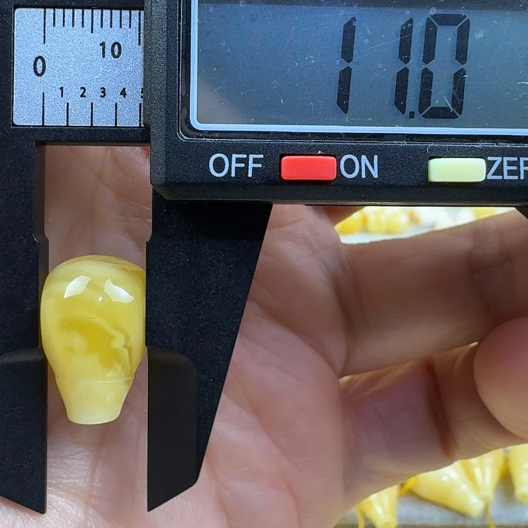 蜜蜡未镶嵌裸石18杂