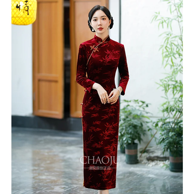 旗袍2025新款高端大气上档次长袖丝绒红色妈妈礼服喜婆婆婚宴装