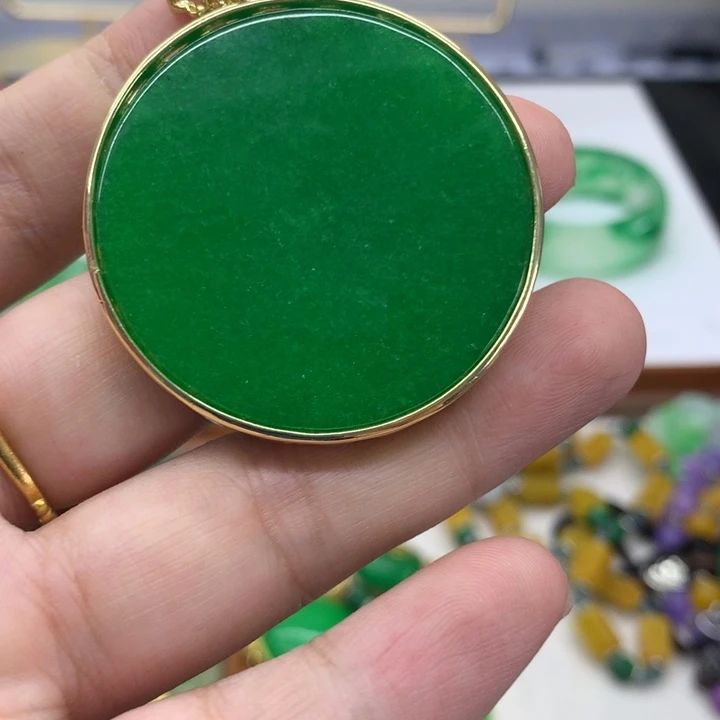 颈饰未镶嵌翡翠吊坠