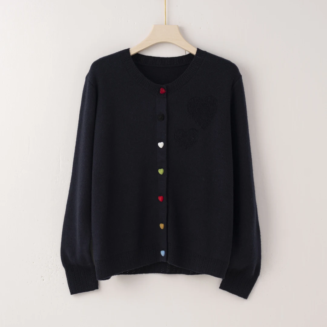 【特价-占单者限购】Q2800 别致彩色爱心扣毛衣，软糯面料舒适亲肤