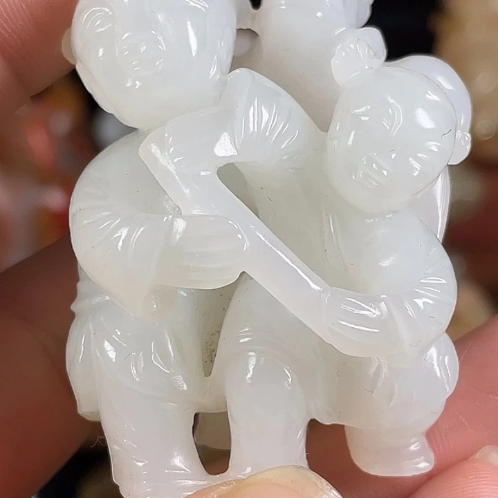 姜***吴和田玉未镶嵌挂件