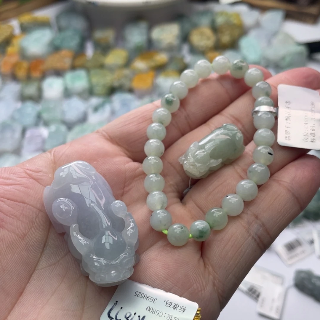 翡翠颈饰未镶嵌可**限貔貅