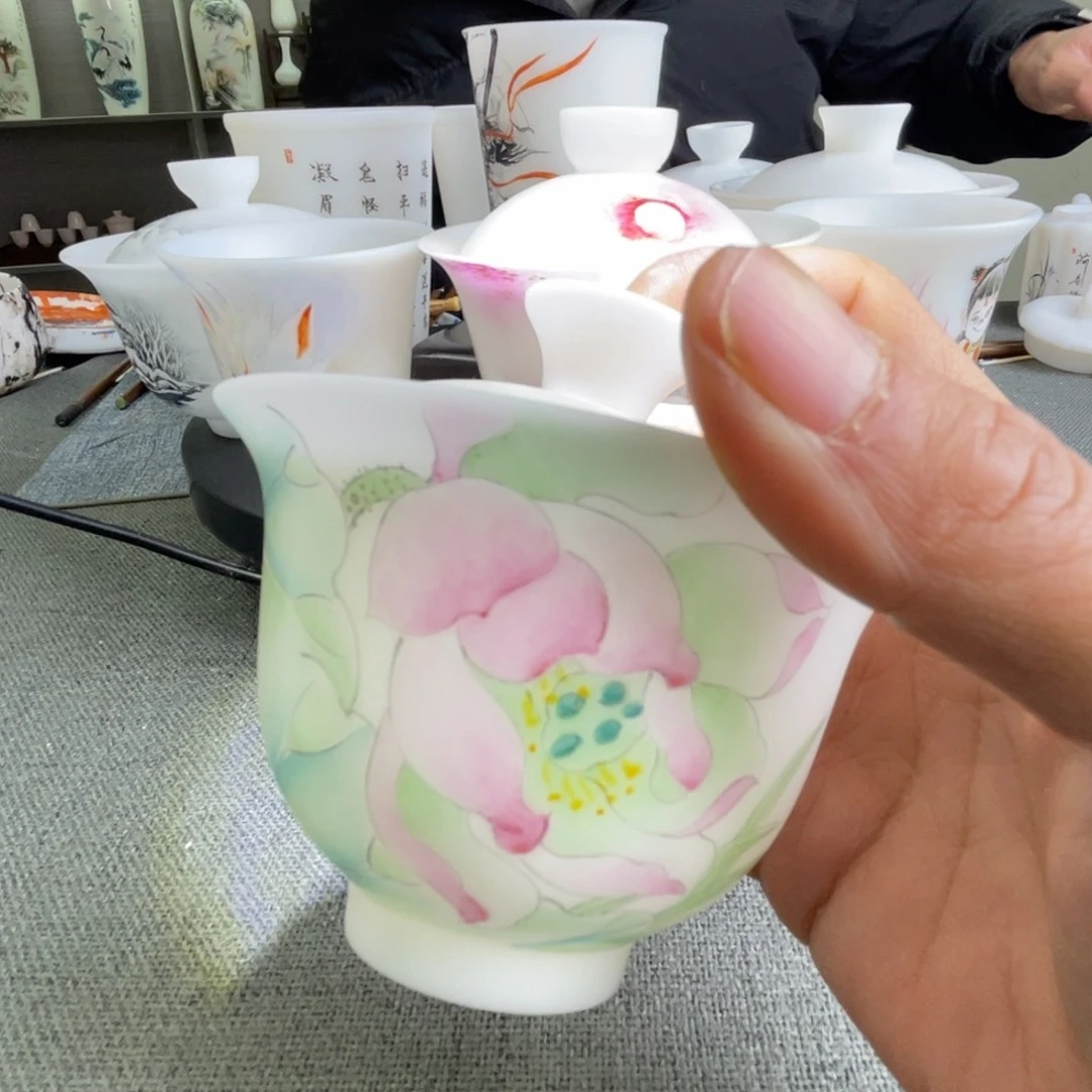 手绘荷韵三才盖碗