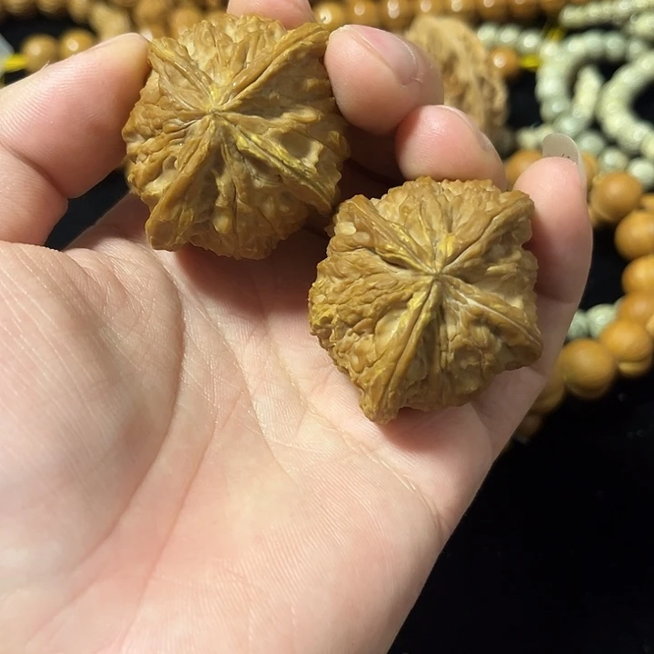 文玩核桃把件四棱 瑕疵自玩，编号026
