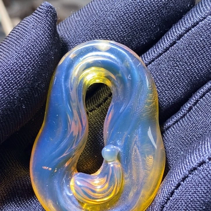 琥珀裸石未镶嵌配饰