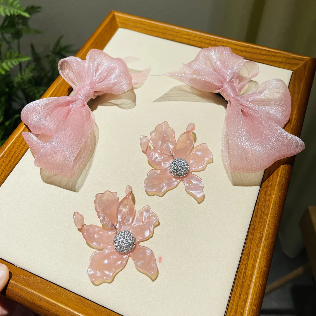 新款粉色新娘蝴蝶结发夹耳环造型森系超仙气甜美结婚旅拍饰品套装