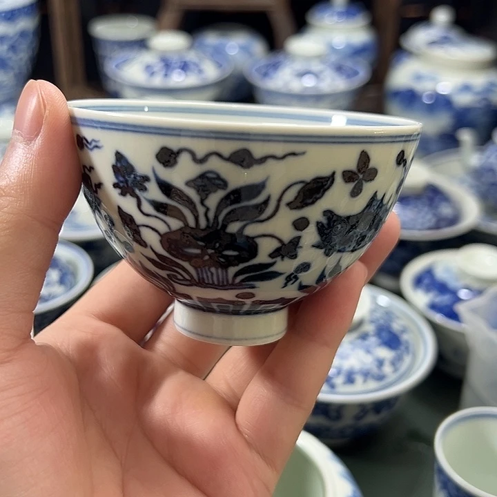 柴窑鱼藻纹鸡心杯