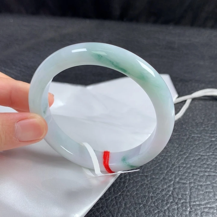 翡翠未镶嵌手镯