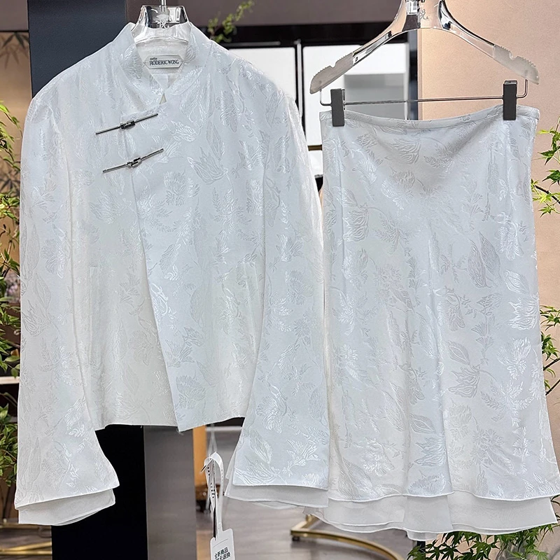 RODERIC WONG 25春夏新品白色提花盘扣新中式套装