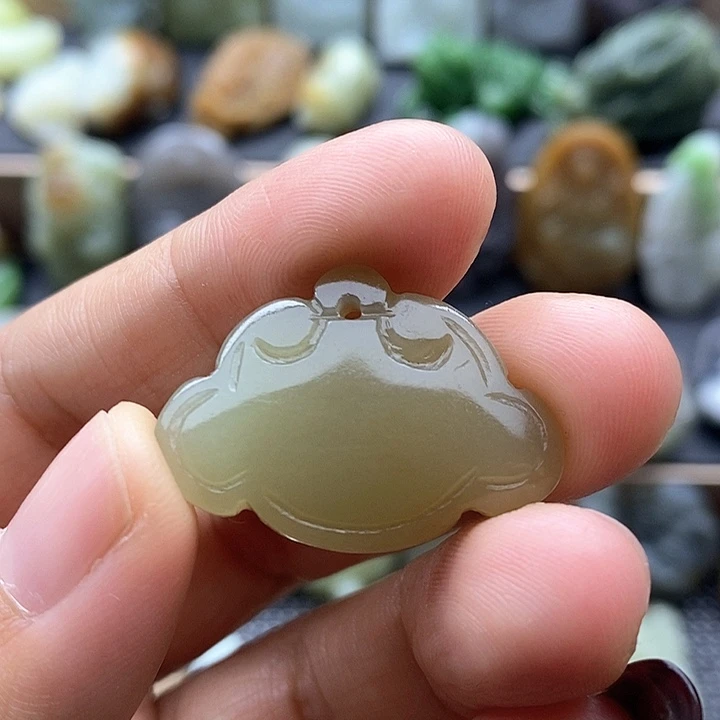 颈饰未镶嵌和田玉（糖玉）