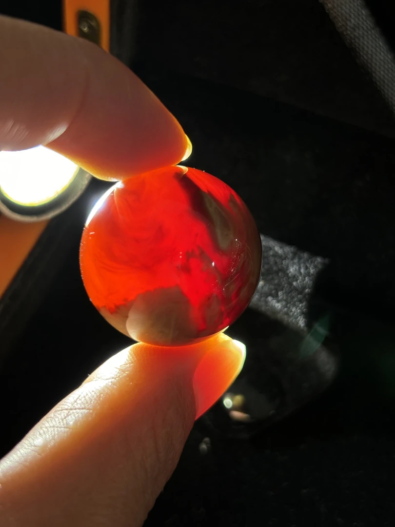 天然缅甸琥珀单株，咖啡蜜飘白花白瓷，25.8mm9.5克。