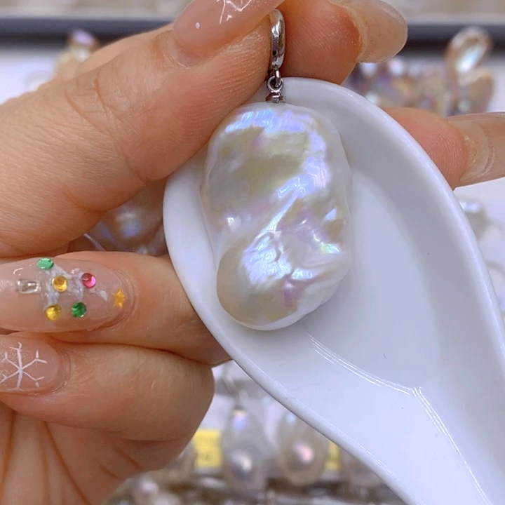 R***w吊坠(赠链)未镶嵌淡水珍珠