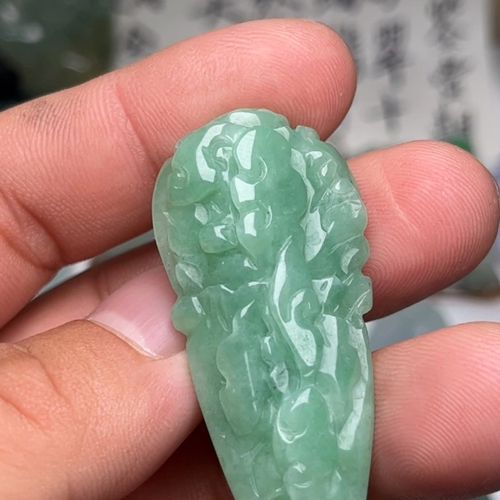 翡翠未镶嵌颈饰白菜